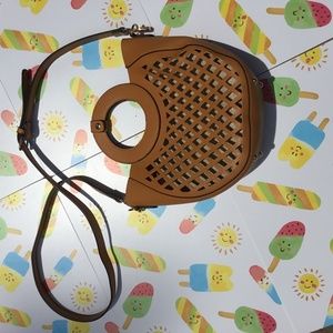 Basket crossbody